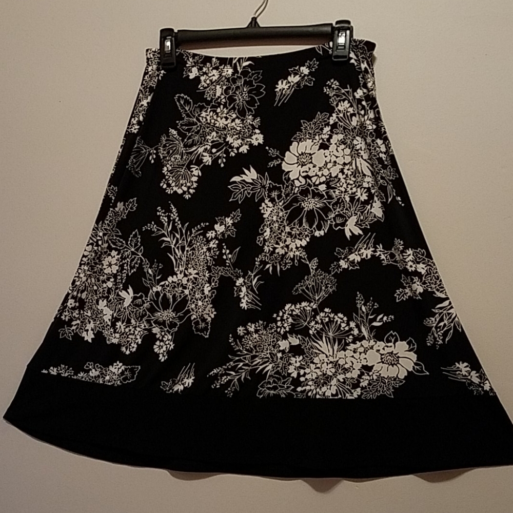 Briggs New York mid length casual Skirt